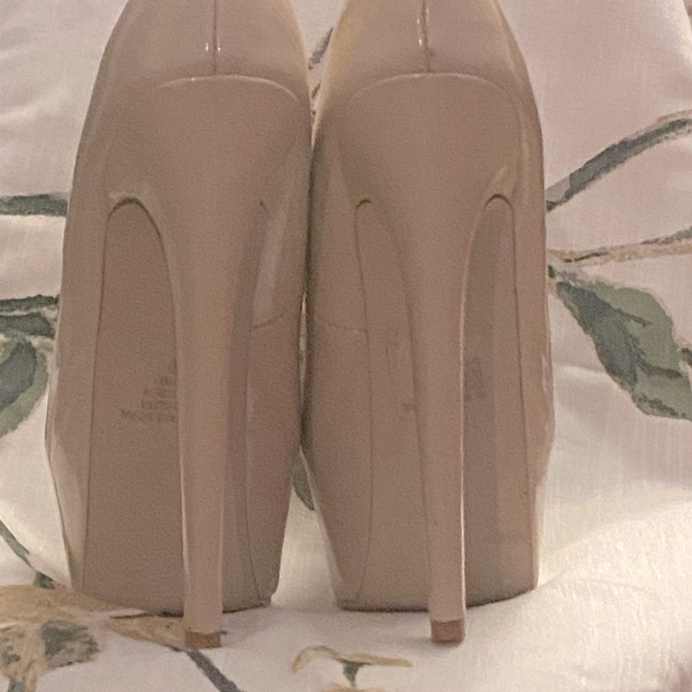 Cream patent leather stacked stiletto heels